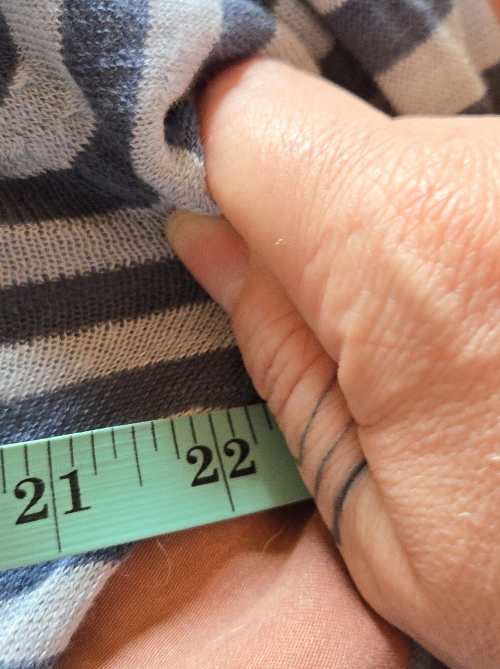 Tommy Hilfiger | 100% Linen Blue & White Striped V-Neck Sweater, Size M - Picture 6 of 7